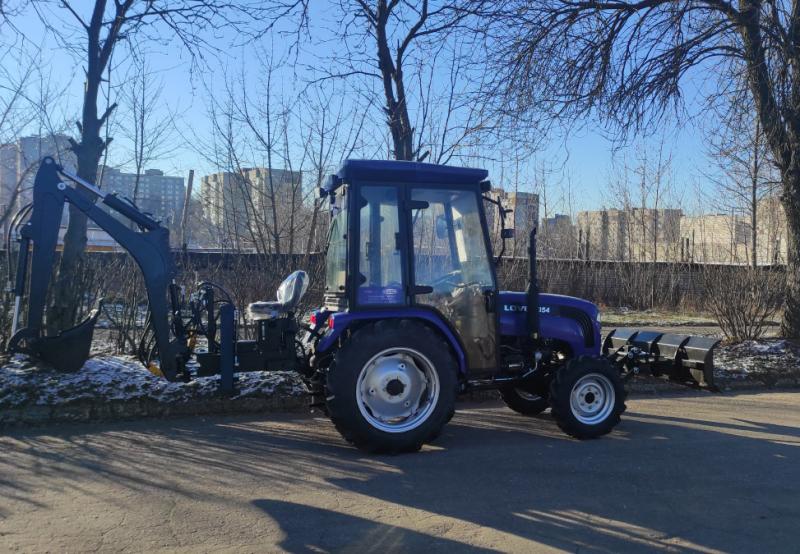 Коммунальный трактор  LOVOL TE354 c отвалом и экскаватором купить. Реальное фото. Официальный дилер во Владимире. +7 (4922) 77-14-47